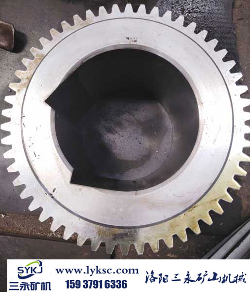 礦機(jī)齒輪.jpg